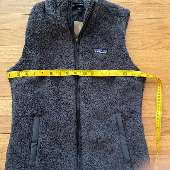 Patagonia. Los Gatos vest. Size M. Perfect condition. New with tags. - Picture 2 of 8